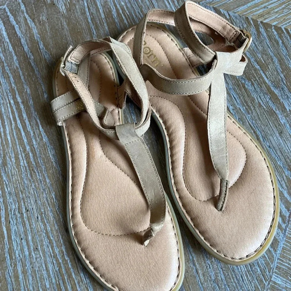EUC Born Women's Acqualina Tan Paten Leather Strappy T Strap Sandals, Size 9 - Picture 1 of 4